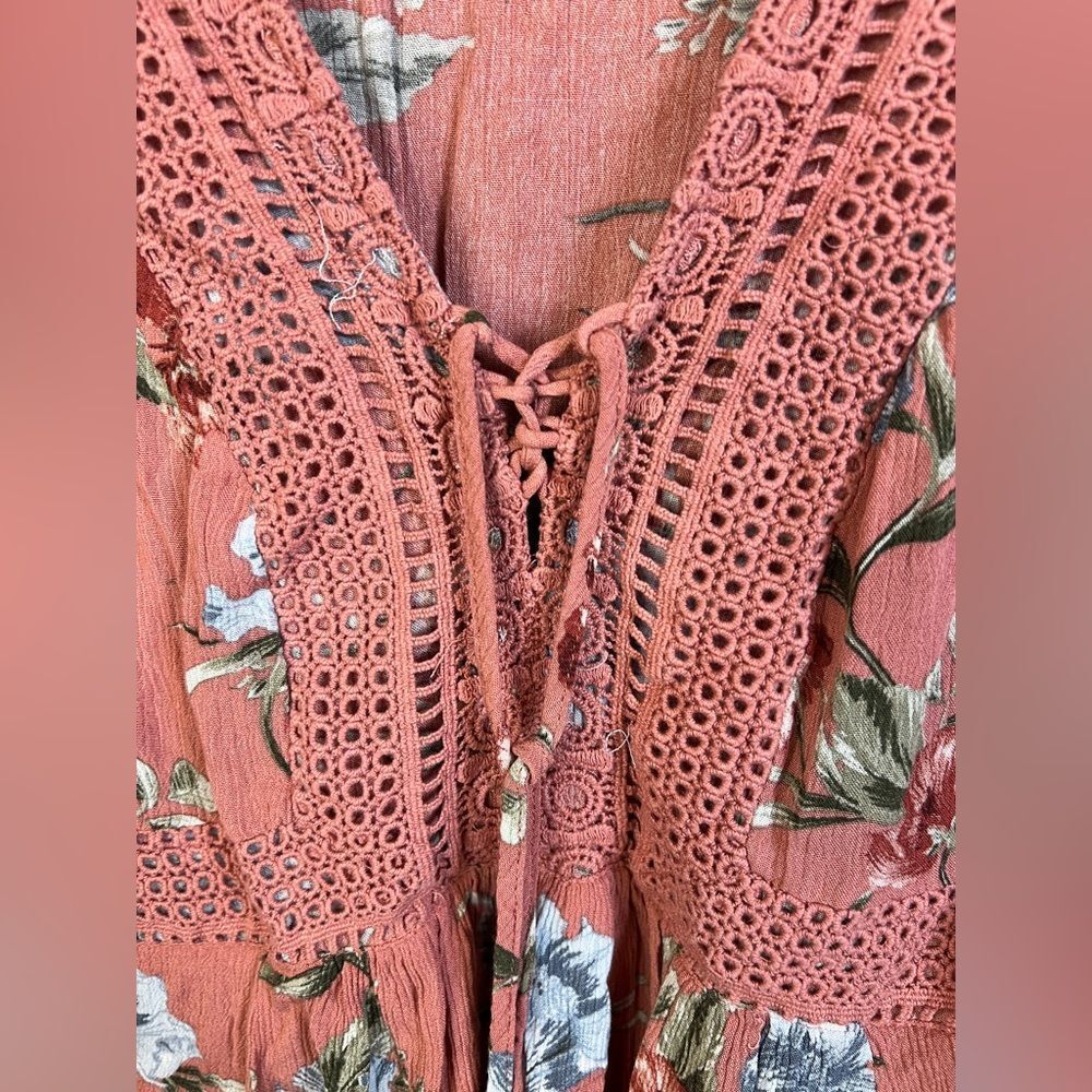 torrid Dusty Rose Floral Lace-Up Peasant Blouse - Picture 3 of 9